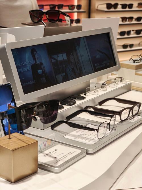 博士眼镜新品AI智能眼镜震撼上线，开启智能视讯新时代